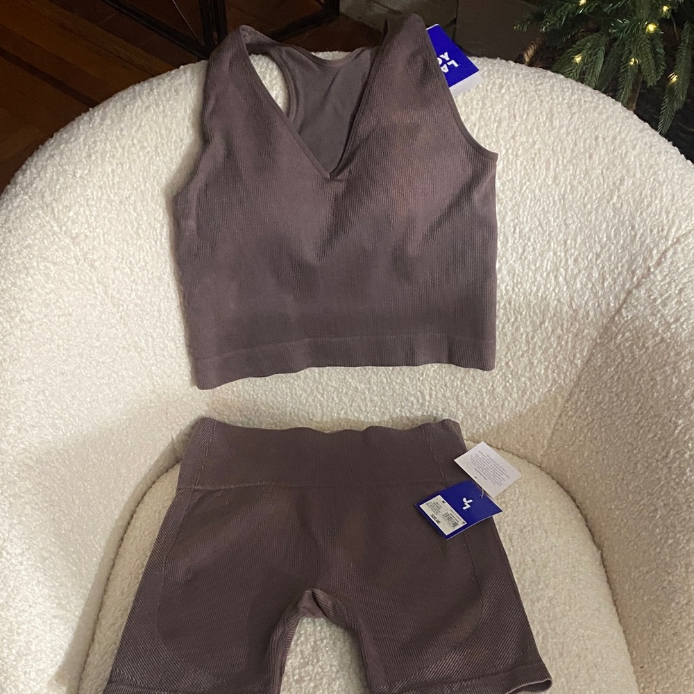 Women's Seamless Sports Bra and Shorts Set - brown